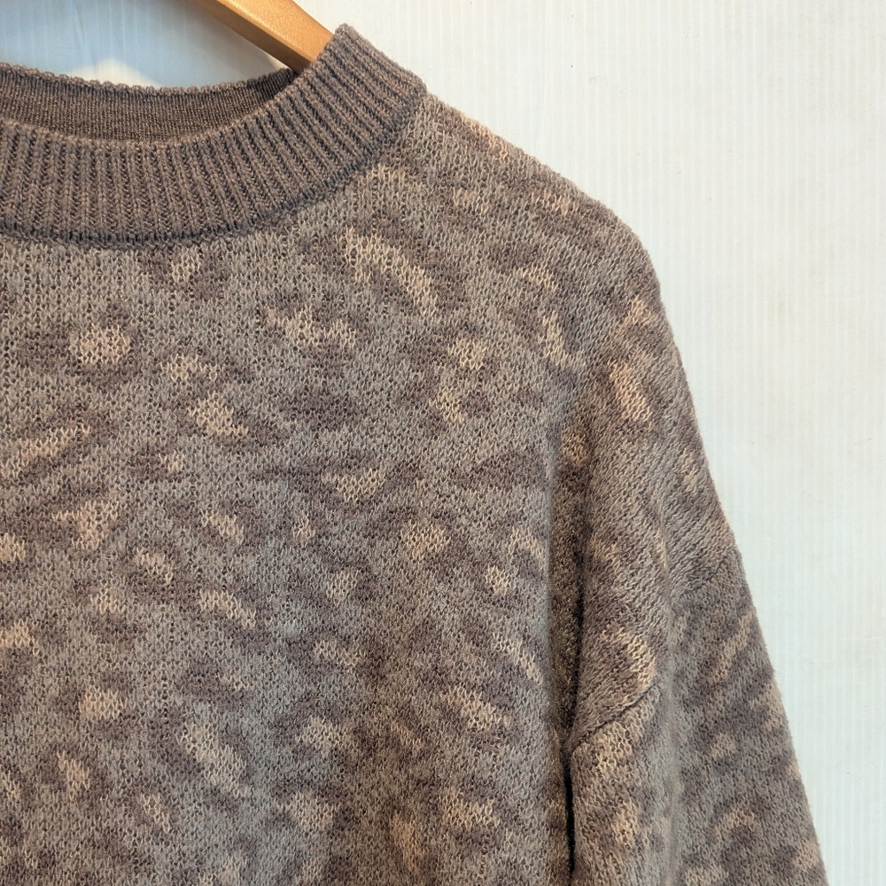 AERIE Women's Brown Animal Print Leopard Crew Neck Sweater Size Medium - Picture 3 of 10